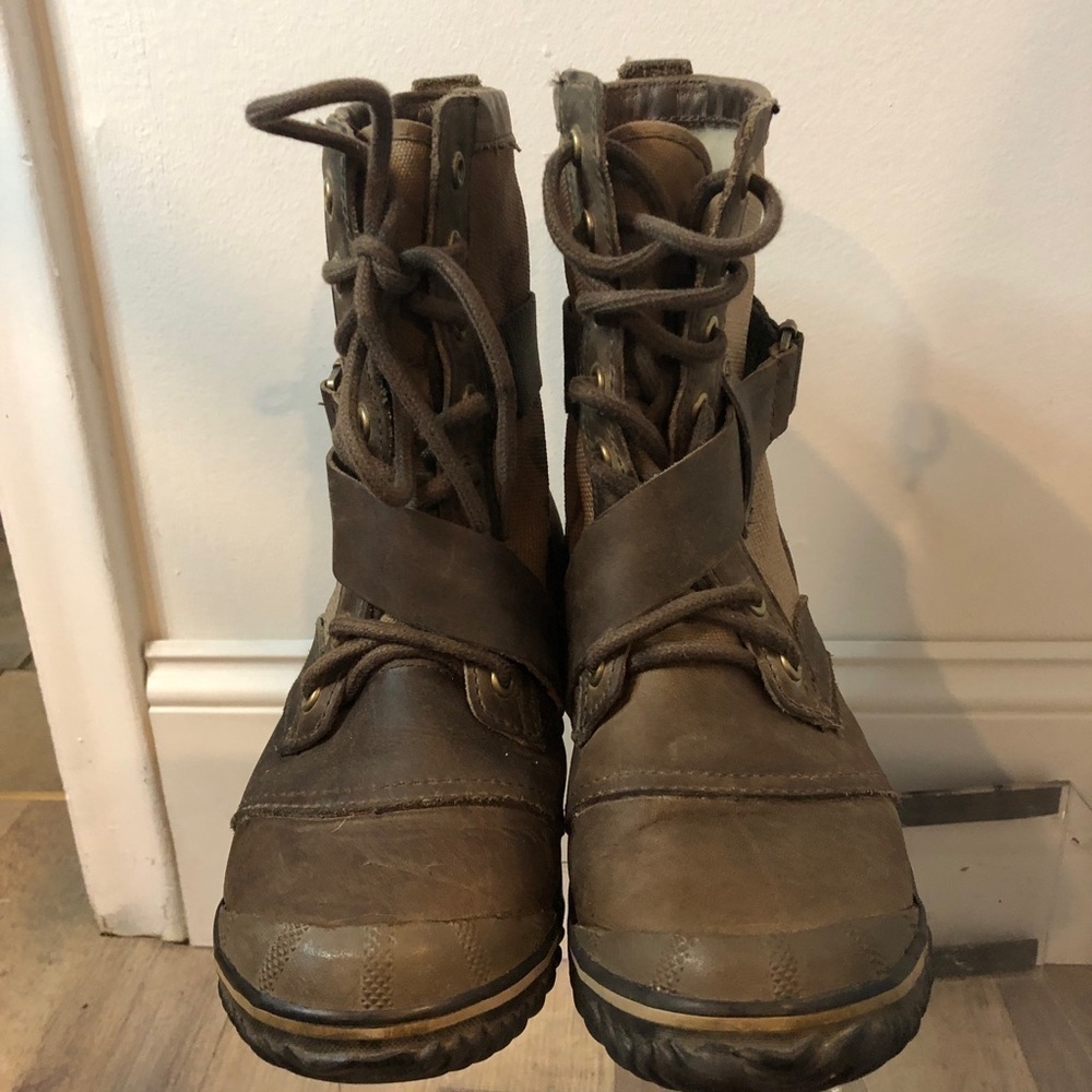 Sorel winter booties size 6 1/2 - Picture 2 of 8
